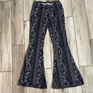 Fashion Nova Printed Flare Pant Size Large